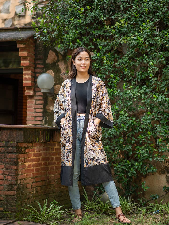 Handprint - Wholesale Kimono - Women's - FROND TAN WITH BLACK KIMONO New 20240