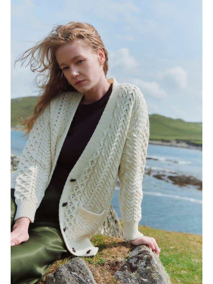 Aran Woollen Mills – wholesale Cardigan – Women’s – Delphi Aran Boyfriend Cardigan - Cream2