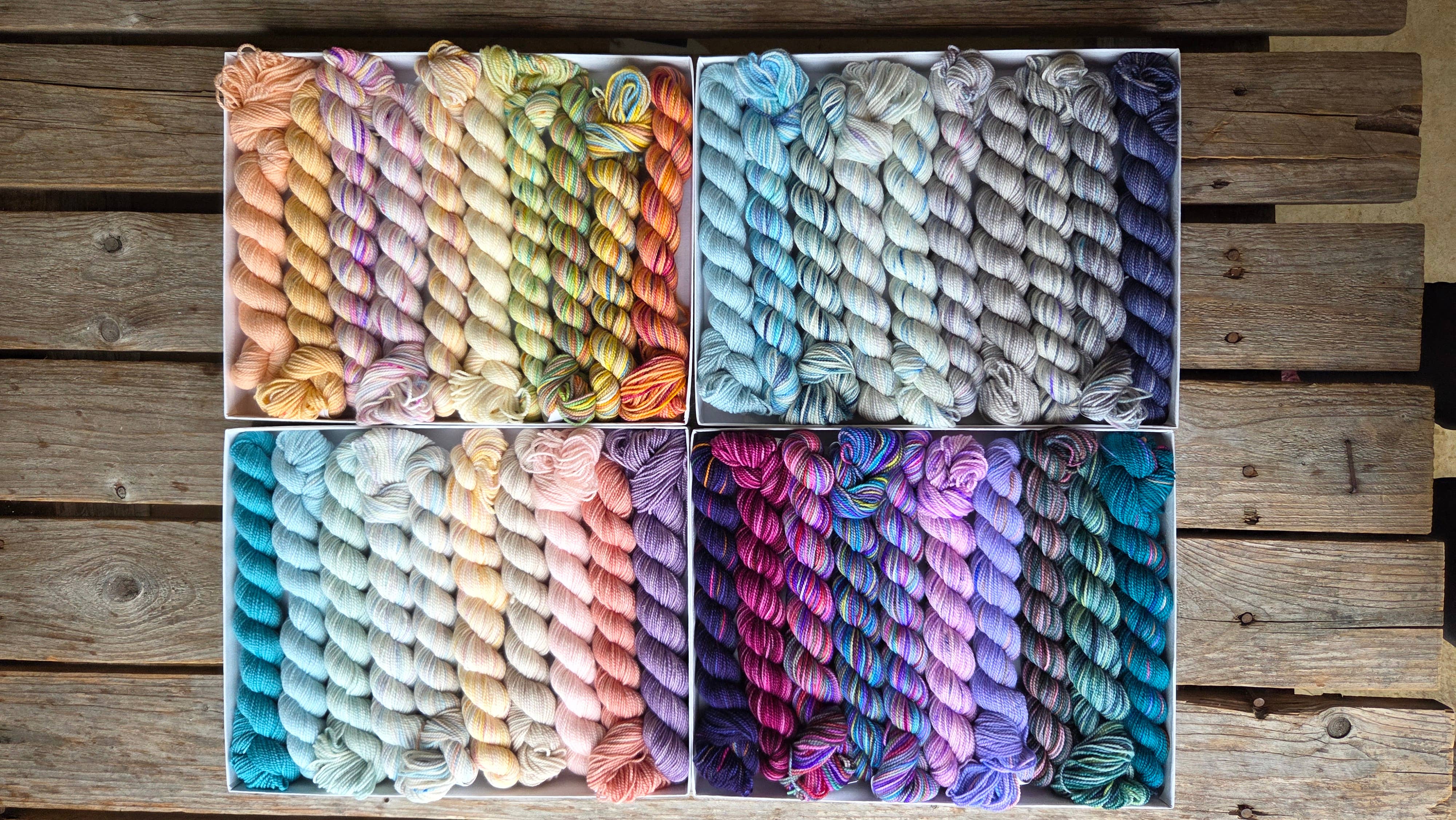 Koigu Wool Designs – Großhandel Garn – Bridgerton Stifteboxen2