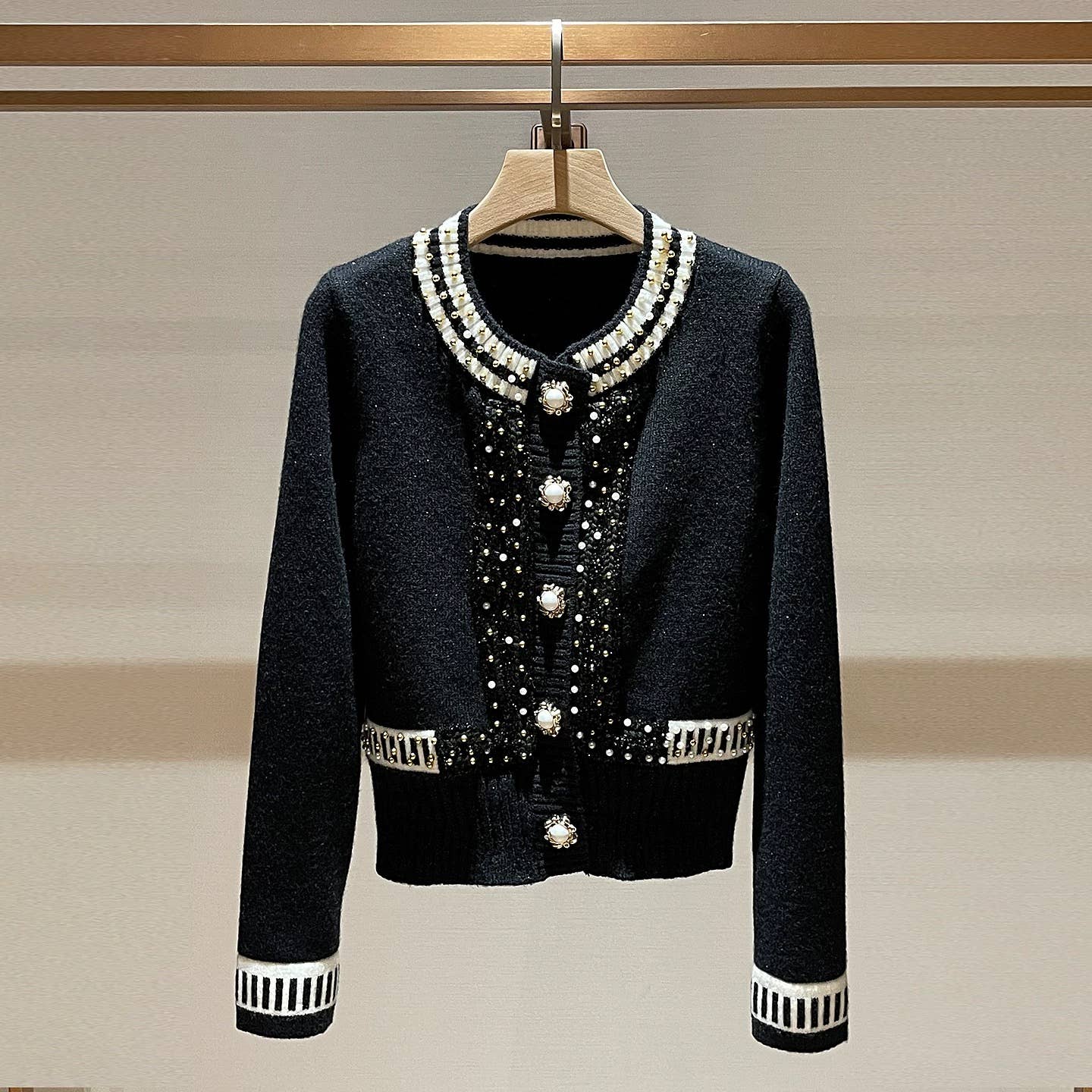 Productseeker - Vendita all'ingrosso Cardigan - Donna - JK245 2025 Cardigan in Maglia con Perline Vintage per Autunno Inverno0