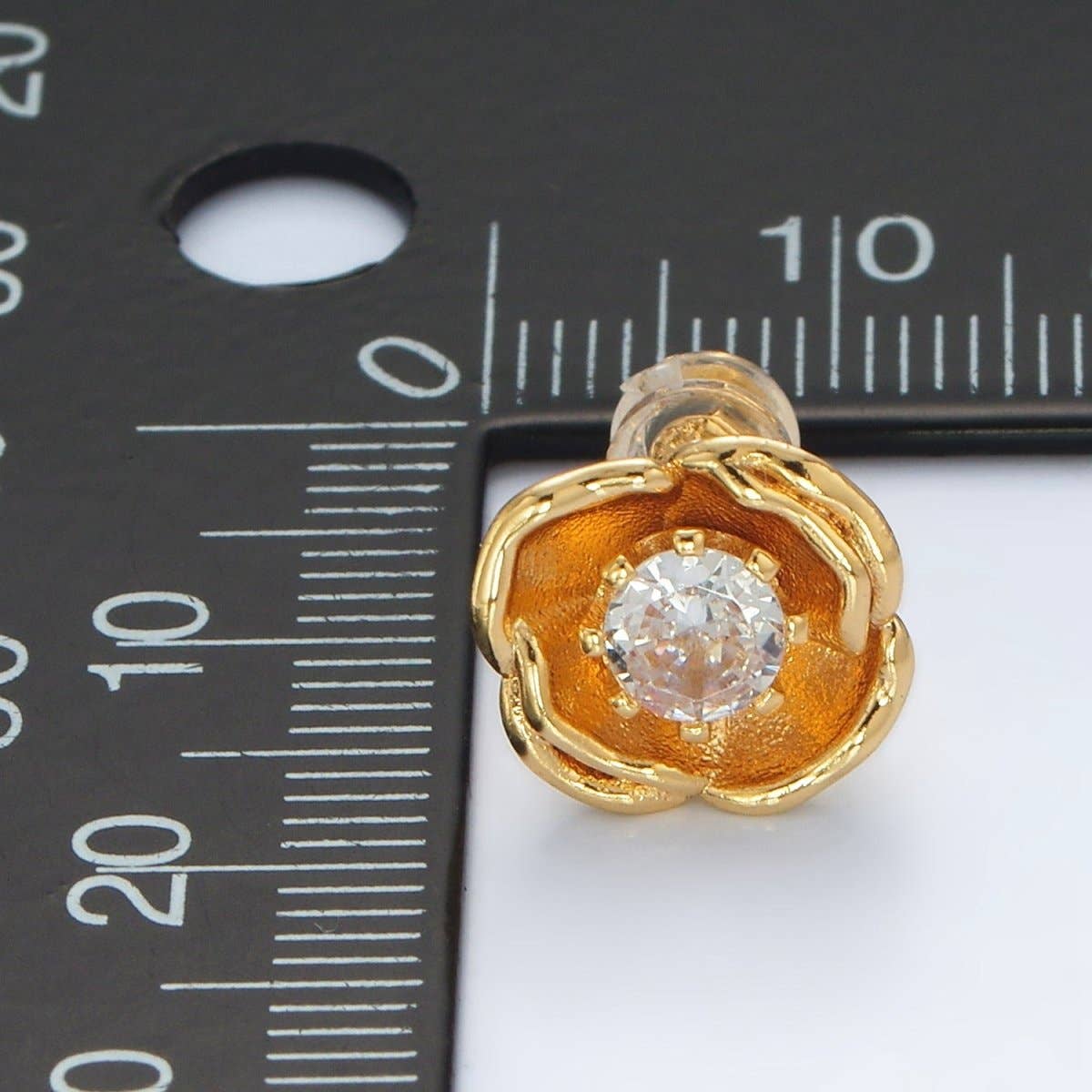 Aim Eternal - Wholesale Knopjes/oorstekers - 24K Goud Gevuld CZ Bloem Oorknopjes | AD-6263