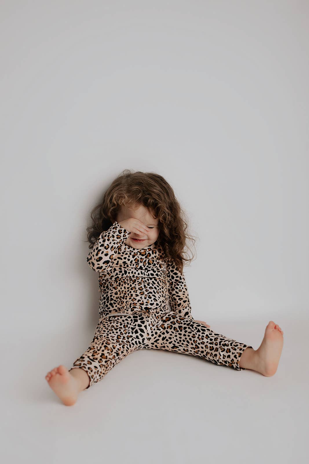 Three Little Tots – Engroshandel Pyjamasæt - Børn – Leopard Jammies Børn Pjs og Lougewear2