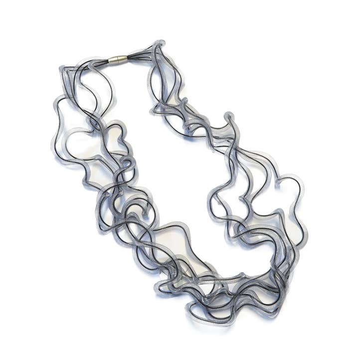 Rosalba Galati SRL – Colar com abas por atacado – Colar Eterina de PVC e Malha Sintética8