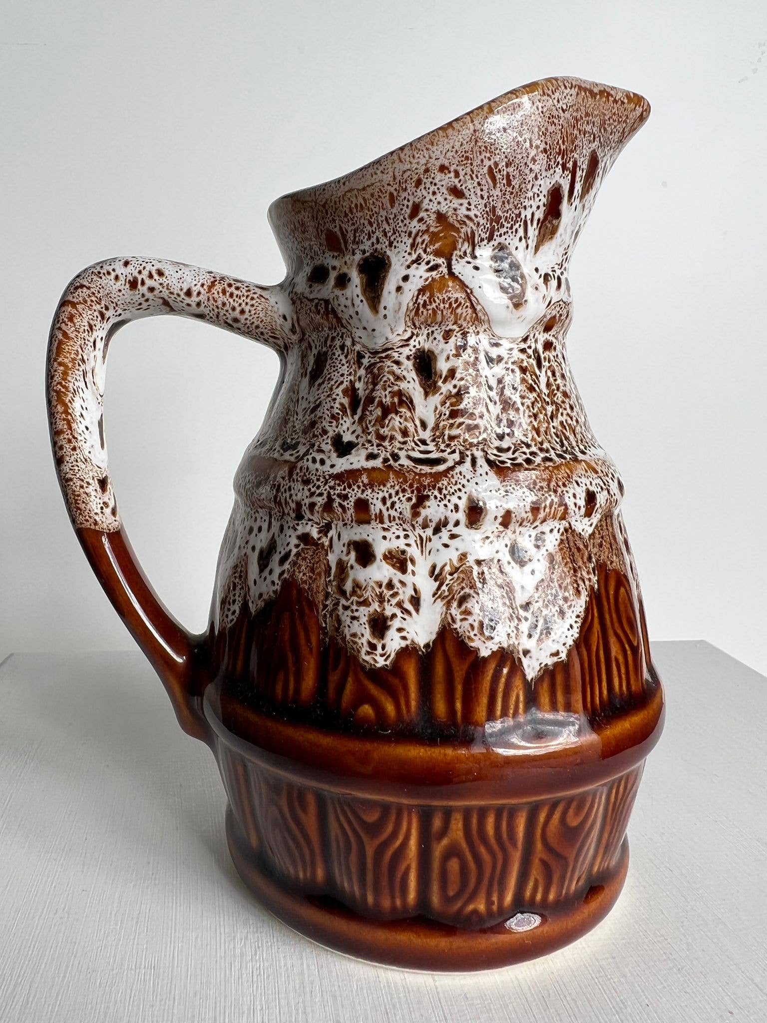 Office Objets – Objeto de mesa decorativo por atacado – Pequena jarra decorativa cerâmica vidrada com motivo de barril de cerveja7