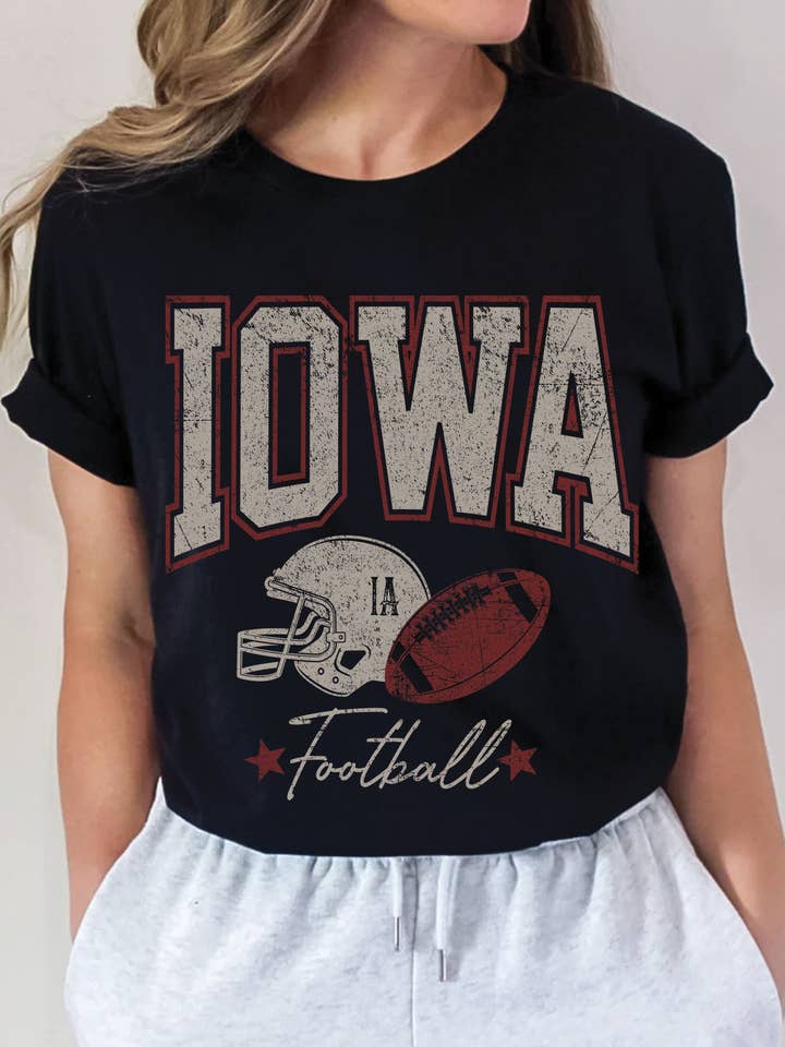 IOWA FOTBOLL GRAFISKA T-SHIRTS för wholesale av Rustee Clothing