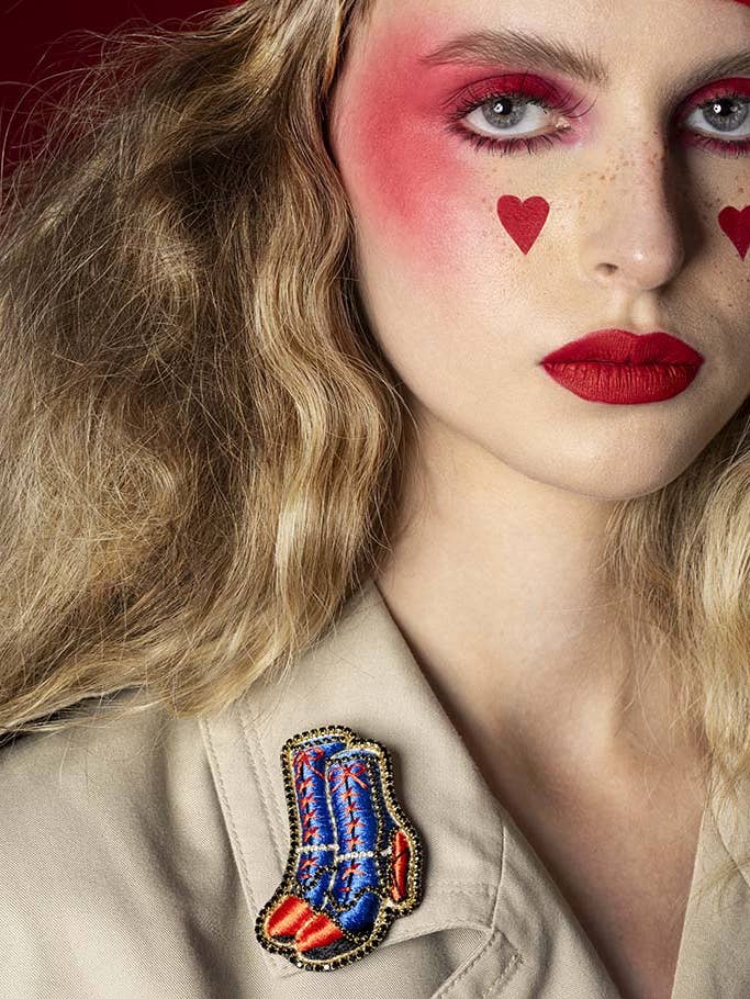 Broche "Cancan Enkellaarsjes" voor wholesale door Céleste Mogador