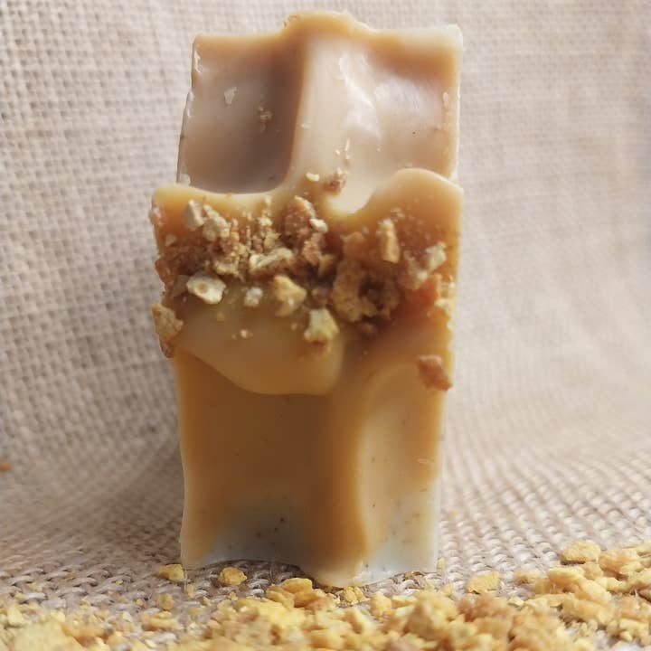 Natuurlijke exfoliërende zeep met Corsicaanse sinaasappels en abrikoos voor wholesale door Les Minimalys