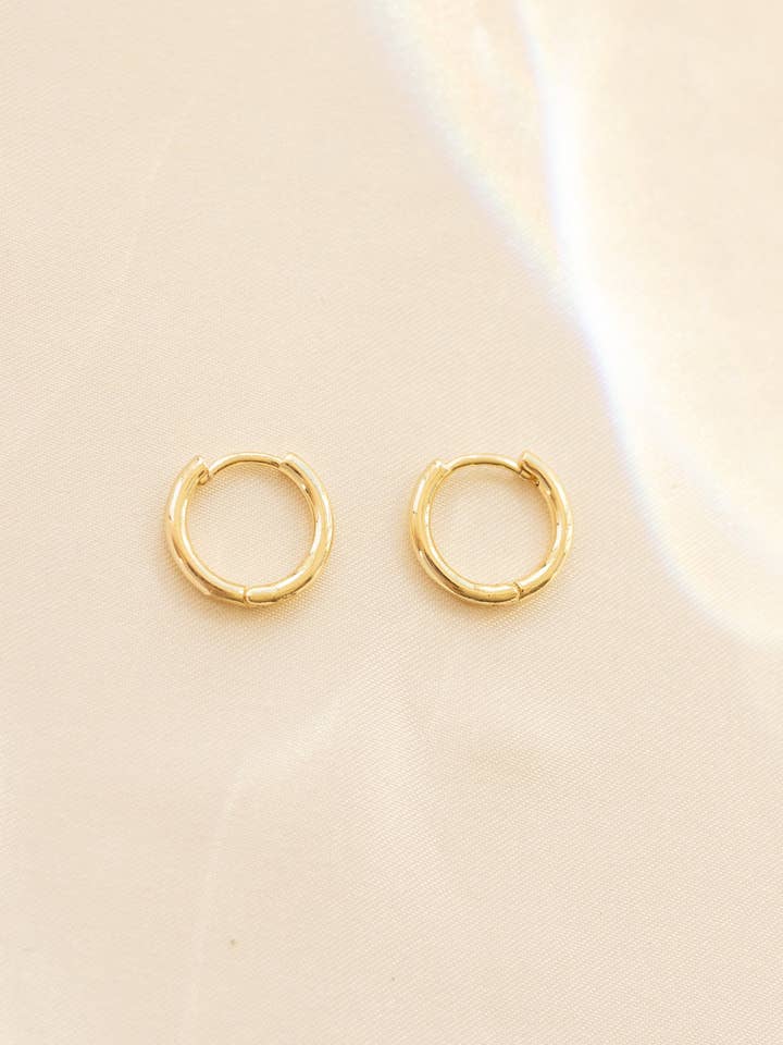 Classic Huggies for wholesale by falling for dainty