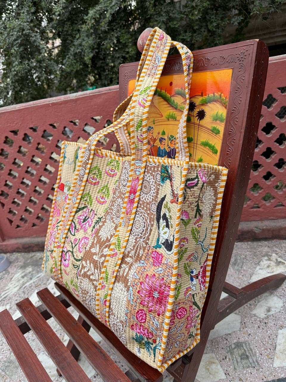 bhavnas boutique - Venta al por mayor Bolsa de asa- Mujer - Bolsa de algodón acolchada para compras con parche floral estampado2