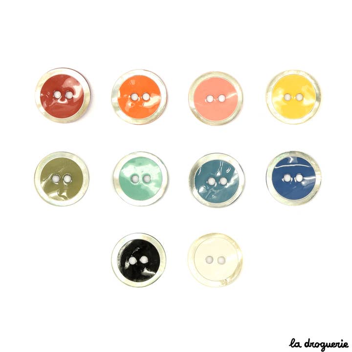 Lacquered Akoya porthole button 18 mm for wholesale by LA DROGUERIE
