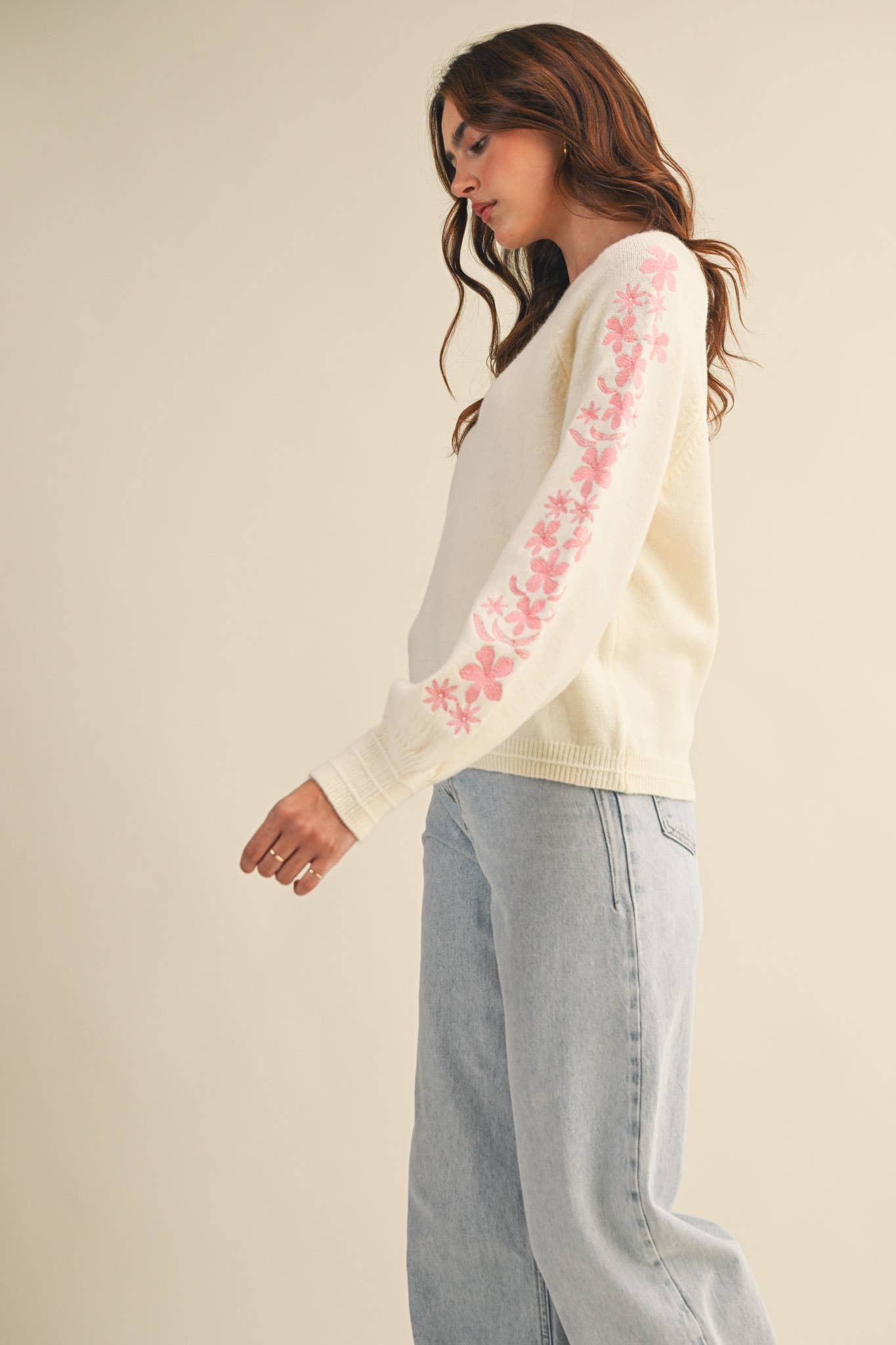 &MERCI - Wholesale Knit Sweater - Women's - PULLOVER SWEATER WITH FLORAL EMBROIDERED SLEEVES MSW1089026