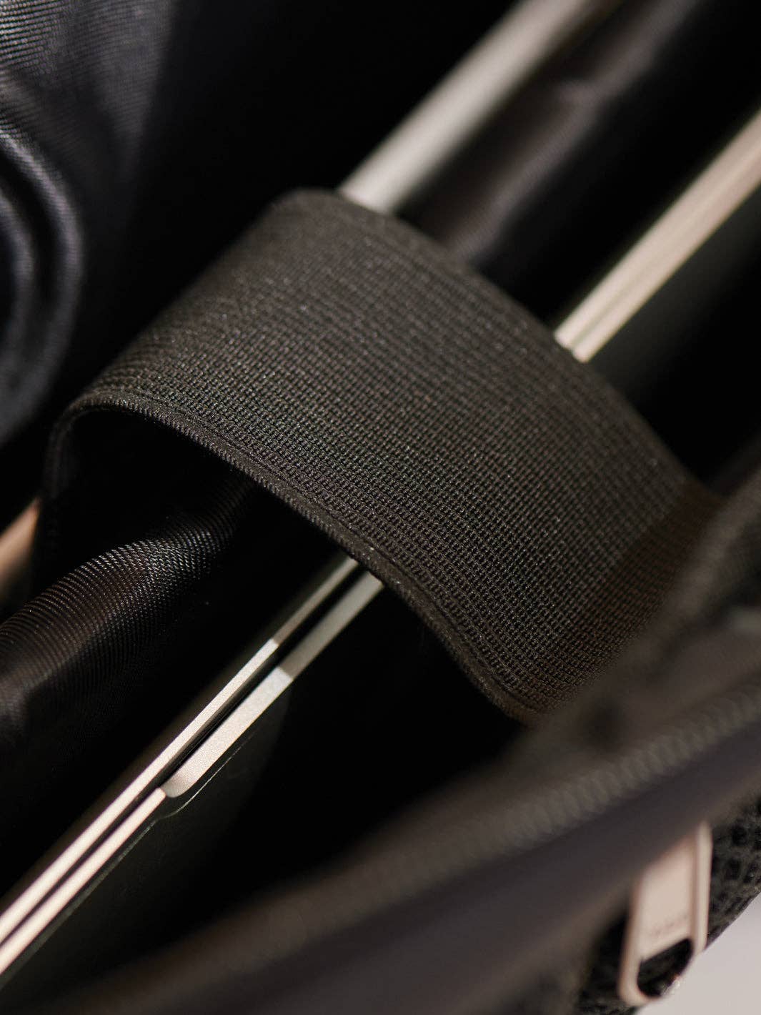 Svart EZRI Elite för wholesale på Faire8