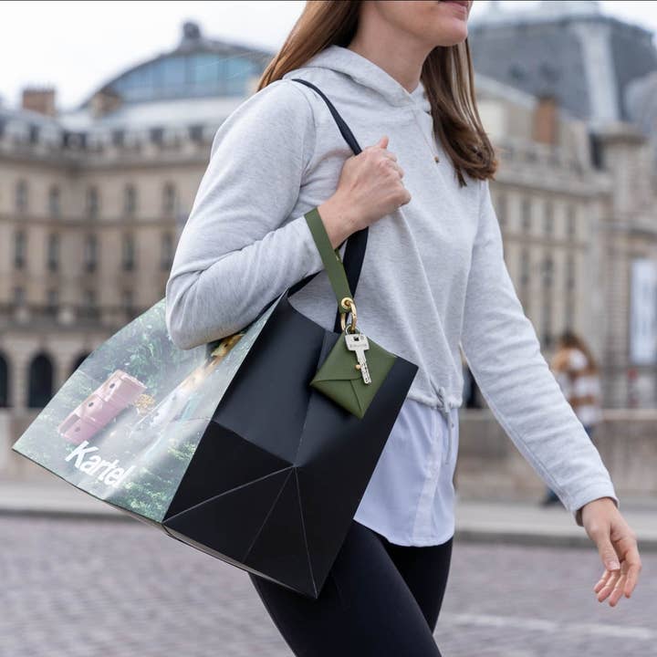 Avryn Co. – wholesale Wallet – Women's – Moss Green Pebbled Leather Wristlet Wallet Set5