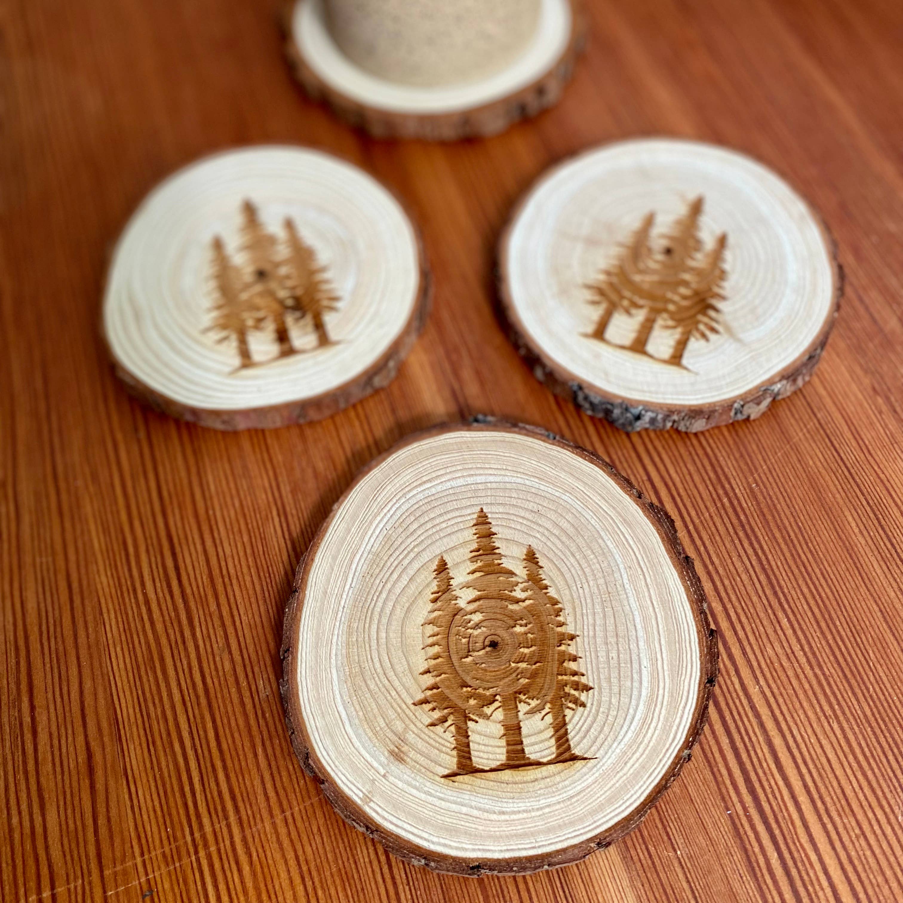 Munsell Made - Wholesale Onderzetters - Gegraveerde houten onderzetters van dennenbomen2