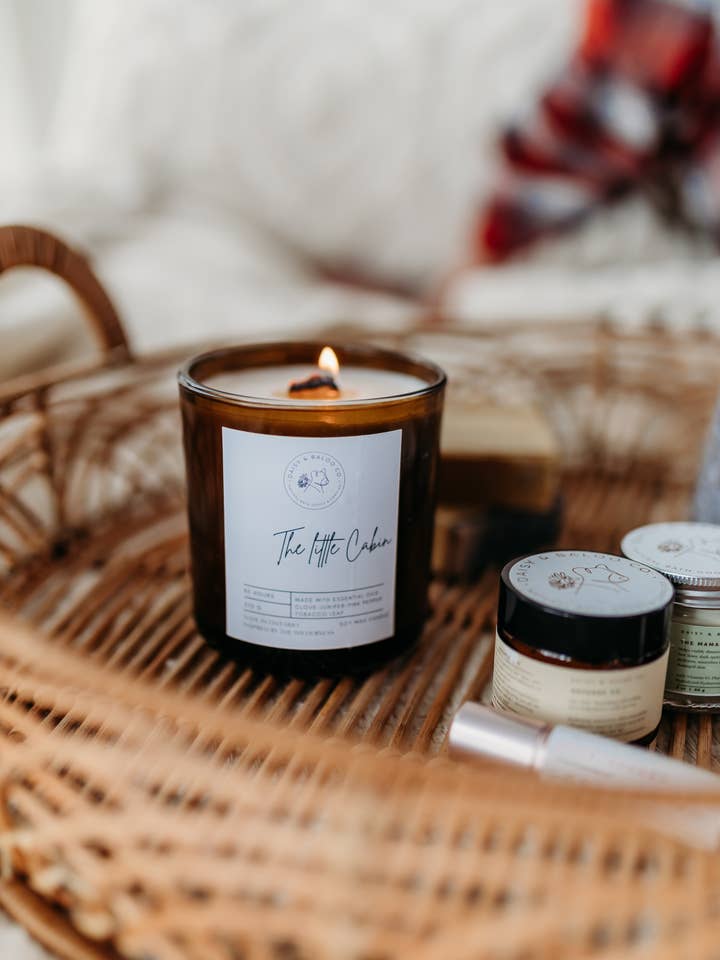 Bougie La Petite Cabane pour la vente par Daisy & Baloo Co
