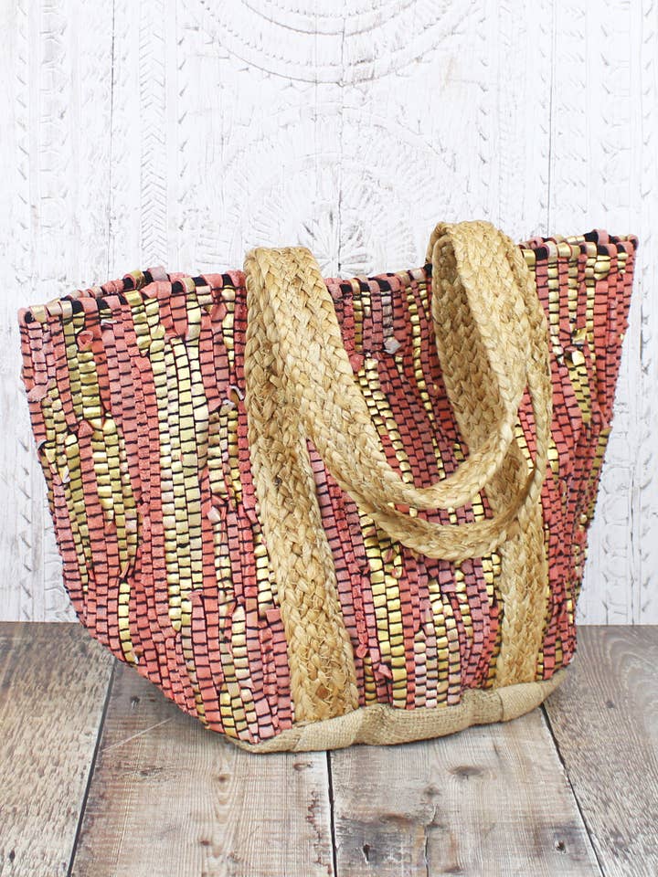 UPCYCLET TASKE AF RESTLÆDER for engroshandel hos Suzie Blue