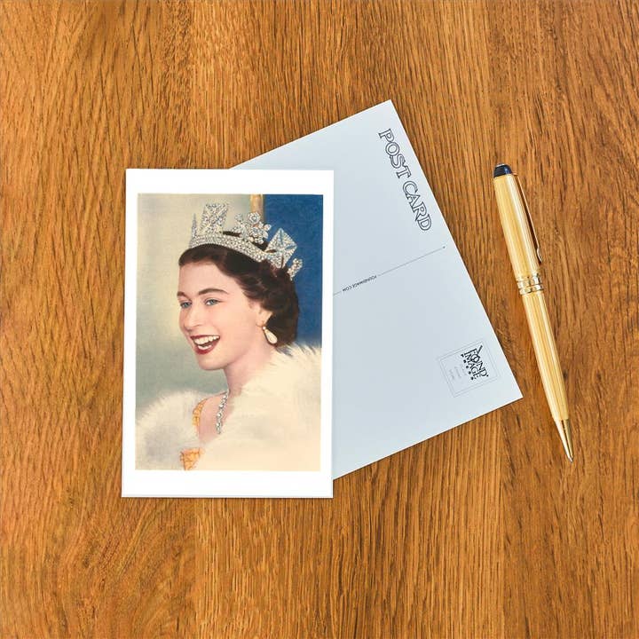 Found Image Press - Wholesale Postcard - Postcard EN-323 Queen Elizabeth II