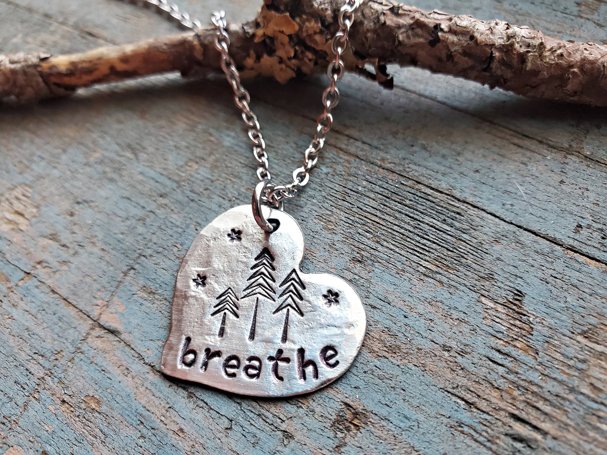 Kathryn's Collection - Vente Colliers à pendentif - Collier Cœur en Pin "respire", Fait Main4