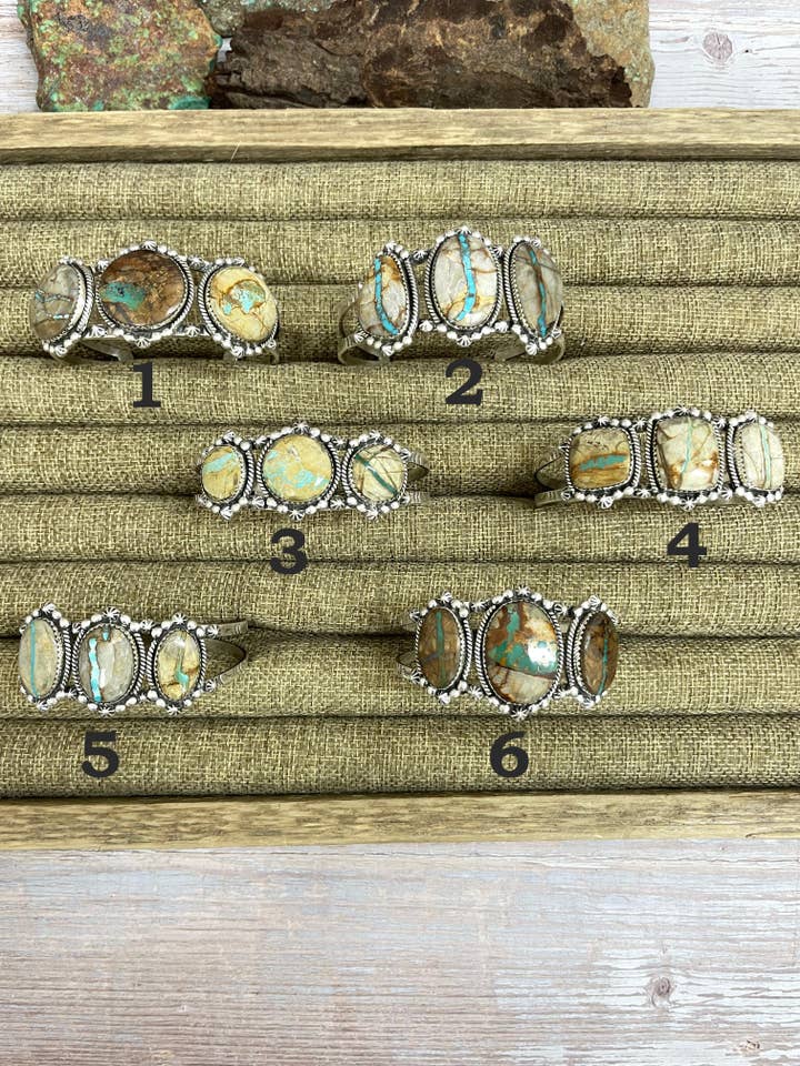 Bracelet manchette en argent sterling fait main avec ruban Royston signé Nizhoni pour la vente par Nizhonitradersllc