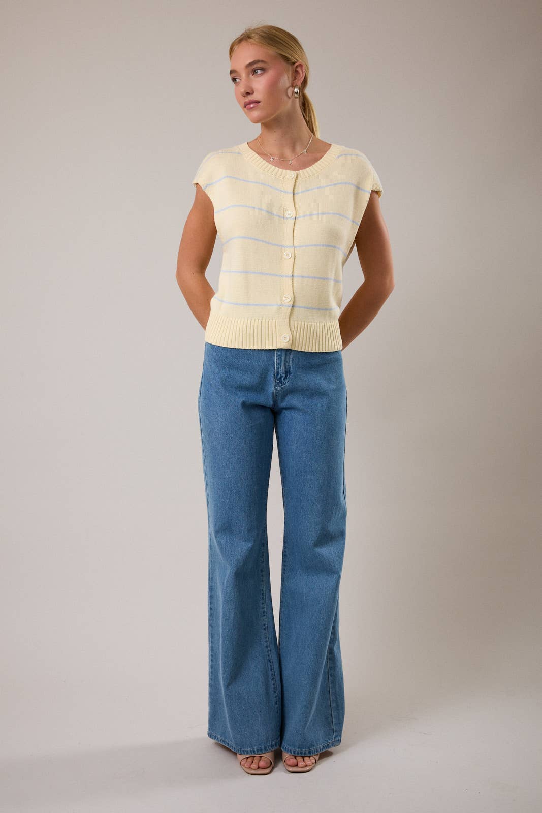 LE LIS - Vente Pull en maille – femme - TOP EN MAILLE SANS MANCHES À COL ROND ET BOUTONS DEVANT10