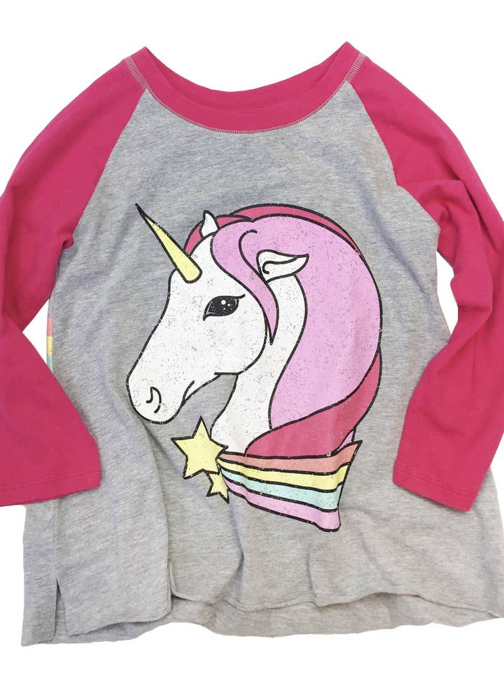 MA VIE N'EST QUE DES ARCS-EN-CIEL ET DES LICORNES pour la vente par Crumbs