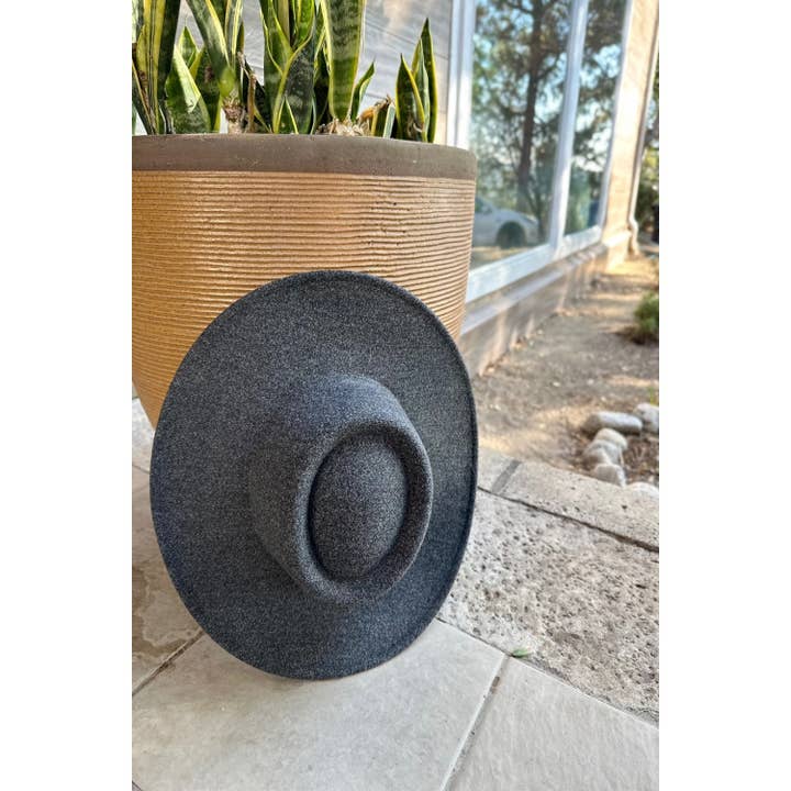 One and Only Accessories - Wholesale Fedora - Women's - Bestsellers Structured hat with a wide brim in faux felt Fas5