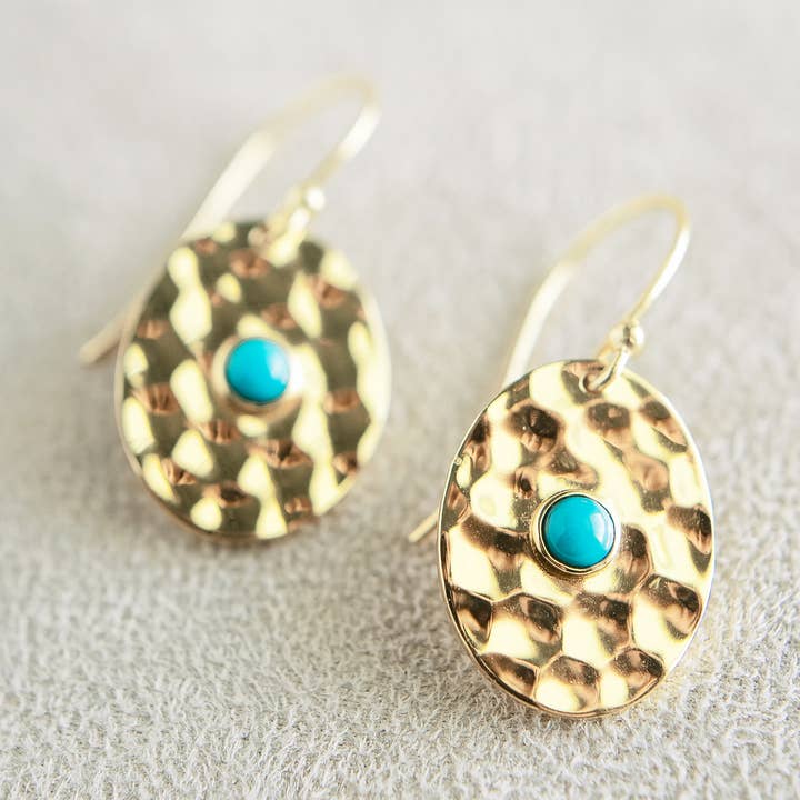 Boucles d'oreilles pendantes en forme de pétale en turquoise Sleeping Beauty pour la vente par Laura Foote Designs