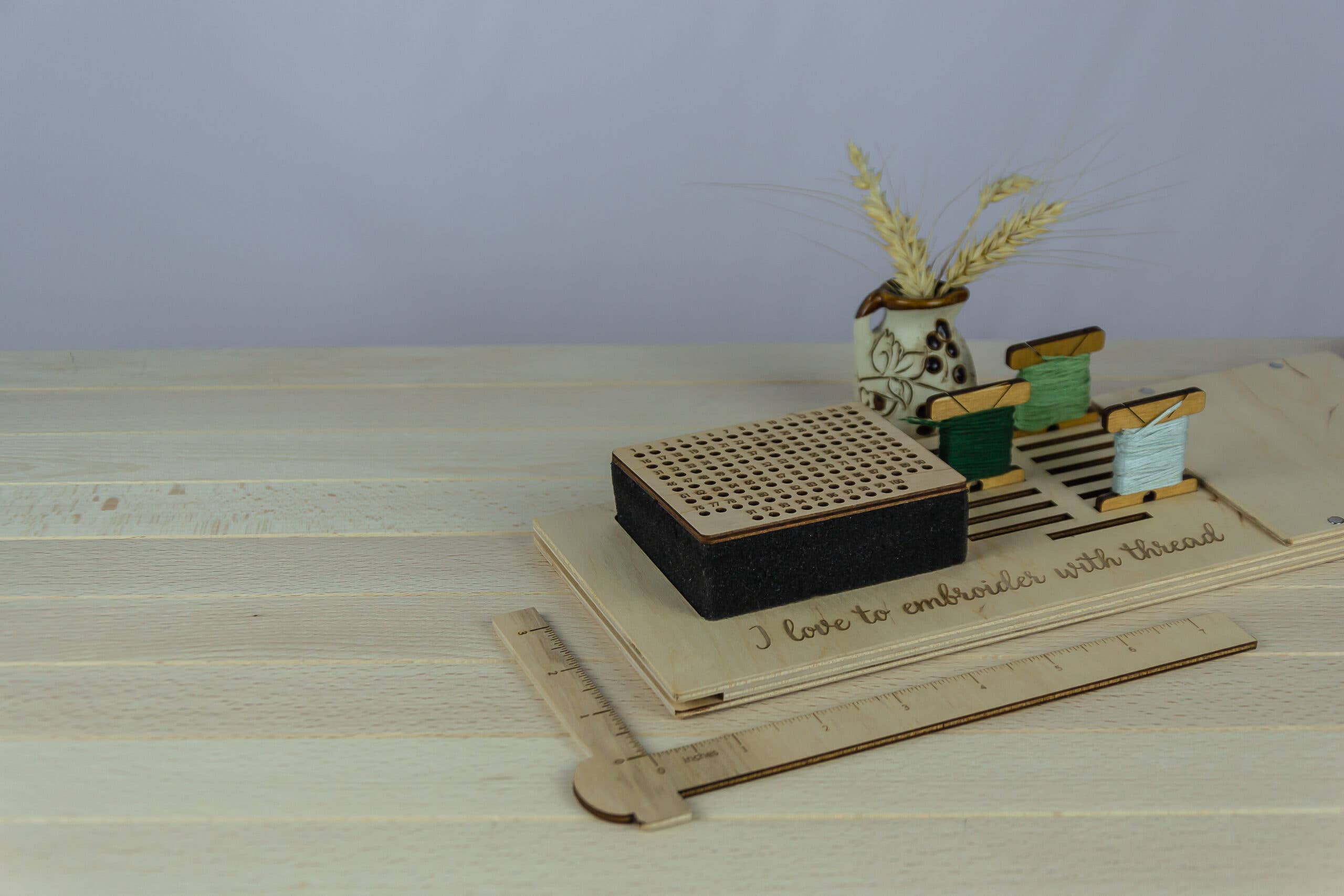 Embroidery craft - Venta al por mayor Material para bordado/punto de cruz - Soporte para bobinas/carretes con imán para agujas 15 ranuras2