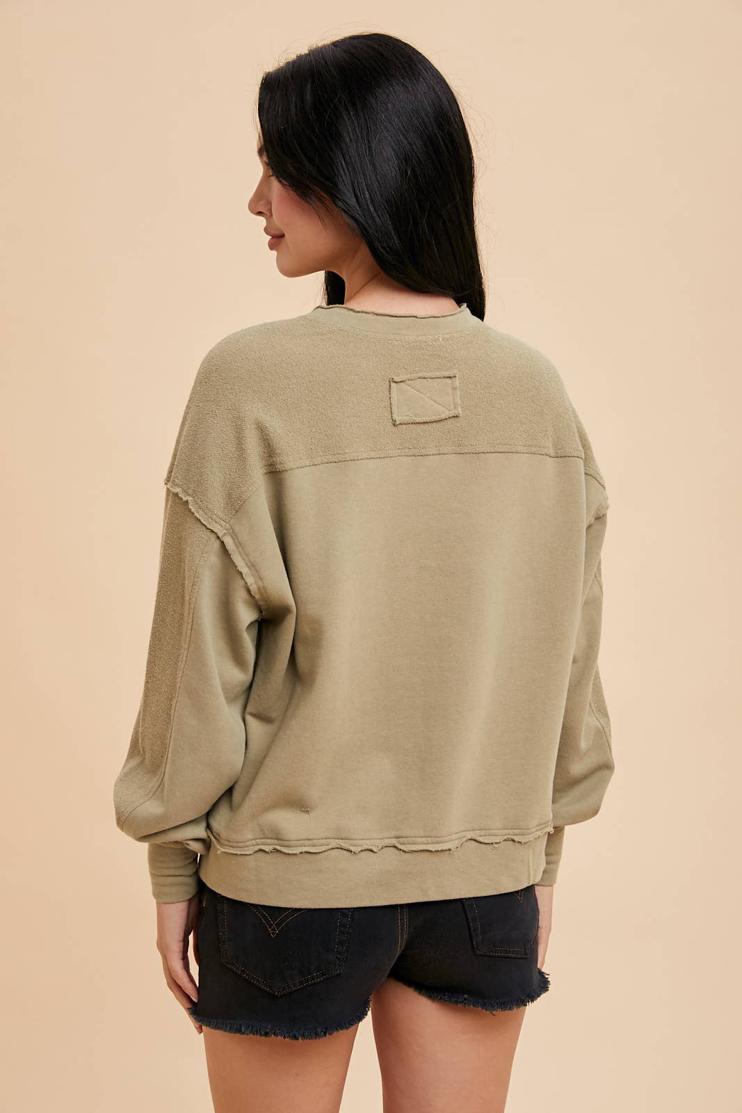 In Loom – Sweatshirt - Mulher por atacado – PULÔVER COM DETALHE DE ILHÓS0