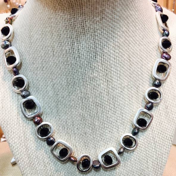 Studio G - Wholesale Beaded/Pearl Necklace - Modern Necklace with Freshwater Pearl