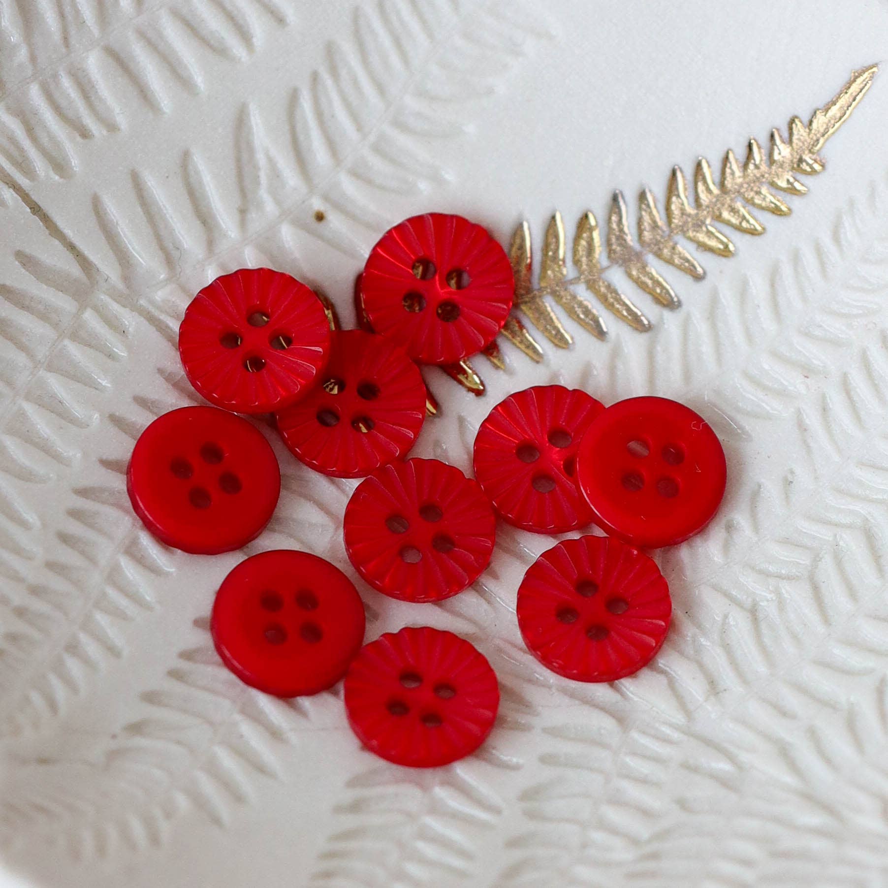 Lise Tailor – Großhandel Knopf/Druckknopf zum Annähen – Daisy Knöpfe mit Blütenblattmuster, 12 mm23