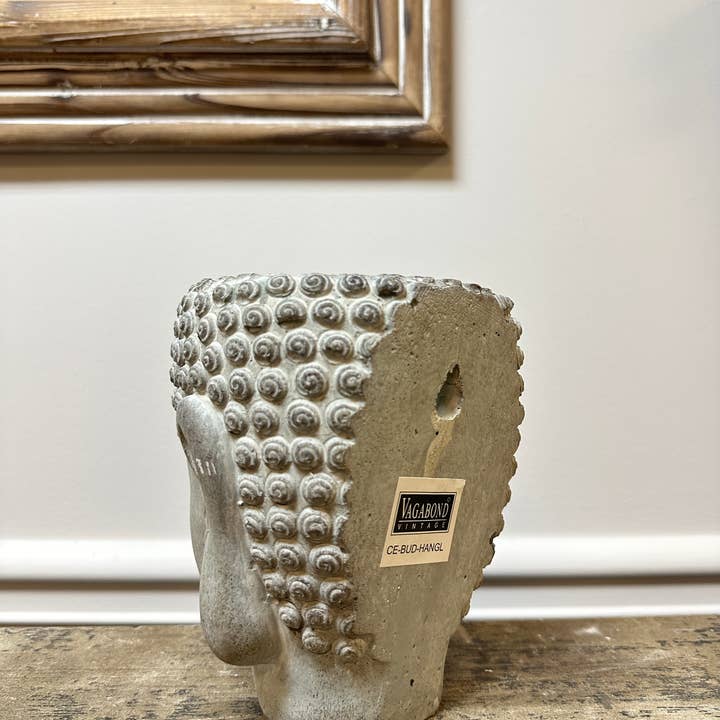 Vagabond Vintage – Engroshandel Plantekasse til væg – CEMENT VÆGBESLAG HÆNGENDE BUDDHA PLANTEKASSE1