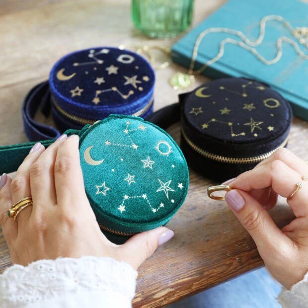Lisa Angel – wholesale Jewellery box/organiser – Starry Night Velvet Mini Round Jewellery Case in Black5