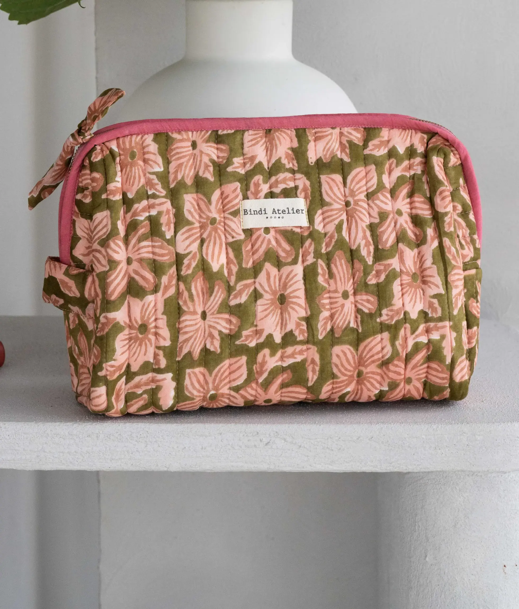 Bindi Atelier - Wholesale Toiletry Bag - Women's - Quilted cotton toiletry bag with block print - Manoa Verde1