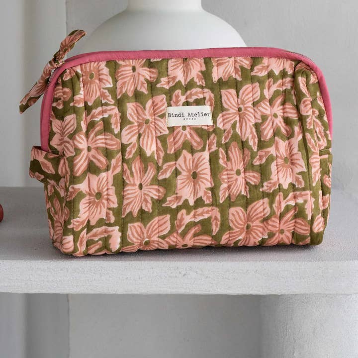 Bindi Atelier - Wholesale Toiletry Bag - Women's - Quilted cotton toiletry bag with block print - Manoa Verde1
