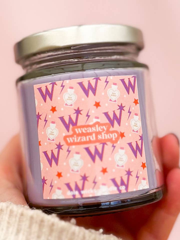Vela Weasleys Wizard Shop inspirada en la magia para venta al por mayor de Dole Wicks Candle Company