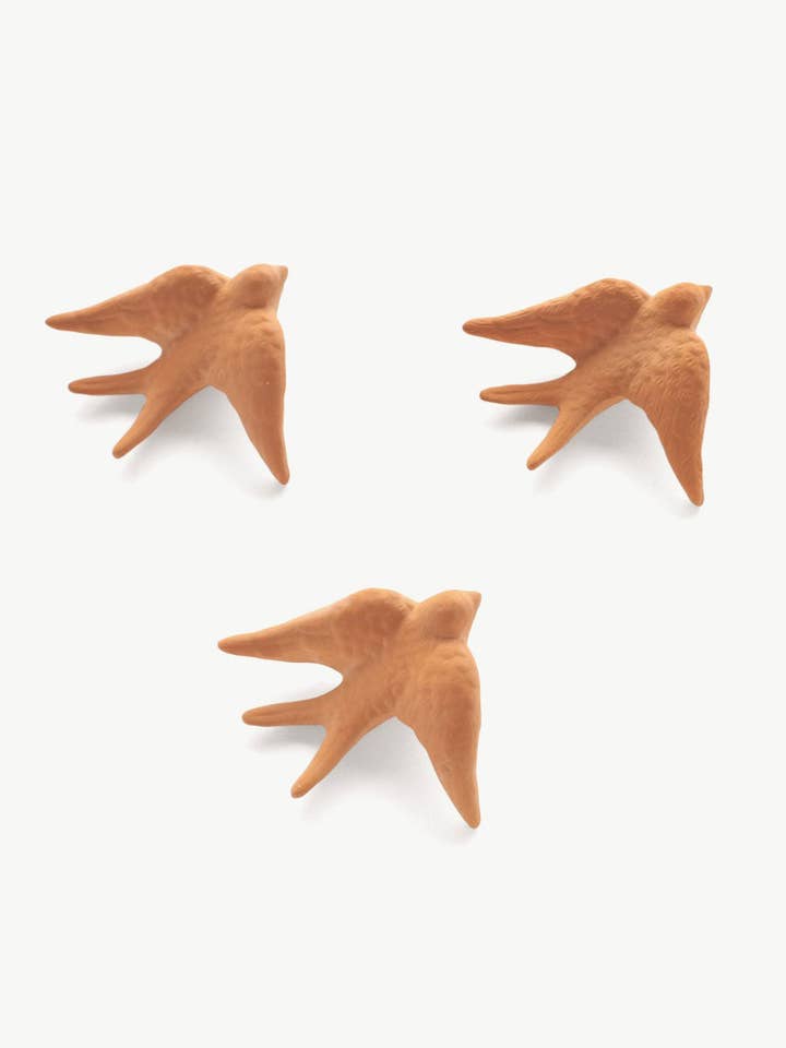 Mud swallows wall decoration for wholesale by Casa Atlântica