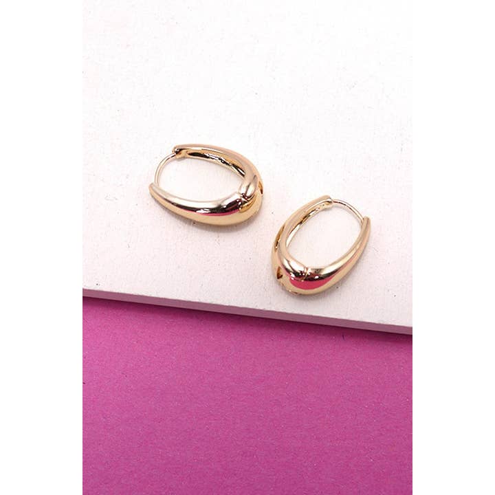 GOLD OVAL CHUNKY HUGGIE HOOP EARRINGS | 10E3032476 for wholesale on Faire2