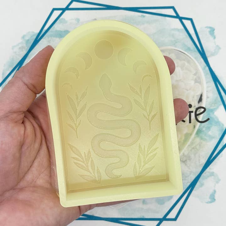 Moule de Fraîcheur de Phase de Lune Serpent pour la vente par The Freshie Junkie, LLC