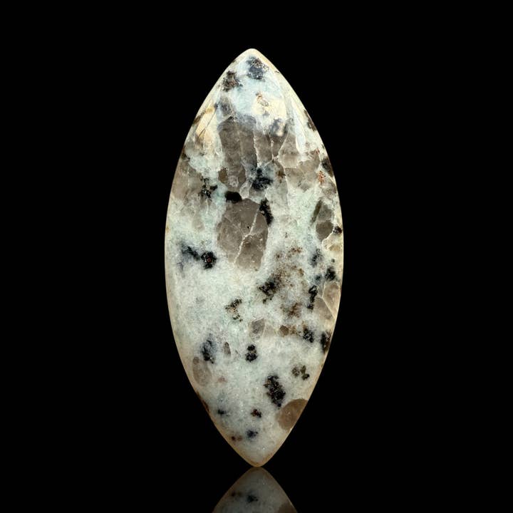 Cabochon Pegmatite à Tourmaline Amazonite pour la vente par Sphères Nomades