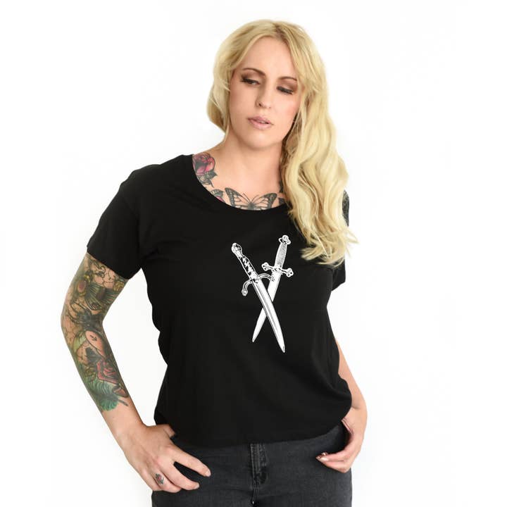 Dagger T-shirt for engroshandel hos Pour la Rebelle