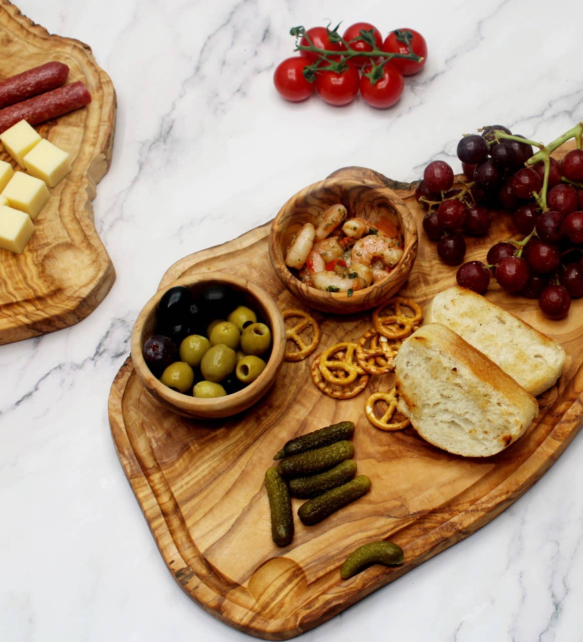 DAGDEG - Wholesale Cutting Board - DAGDEG cutting board made of olive wood with juice groove2