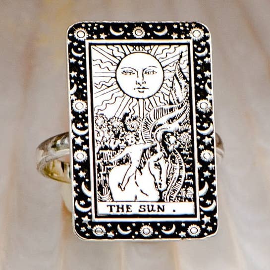 Bague en argent sterling 925 gravée avec une carte de tarot The Sun pour la vente par DreamedBy