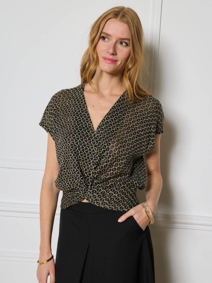 LULUMARY - Wholesale Blouse - Women's - Textured crop top H70021