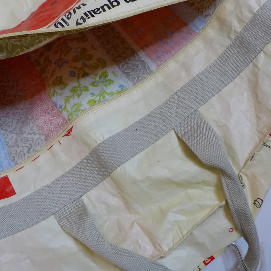 REFISHED fair fashion - Wholesale Garment Bag - Unisex - SUIT BAG | Eco-friendly garment bag in beige-black-red6