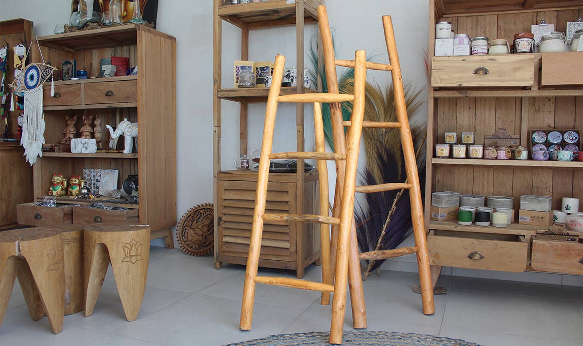 AWGifts Europe - Vendita all'ingrosso Attrezzi da giardino - Scala in teak naturale da 1,2 m2