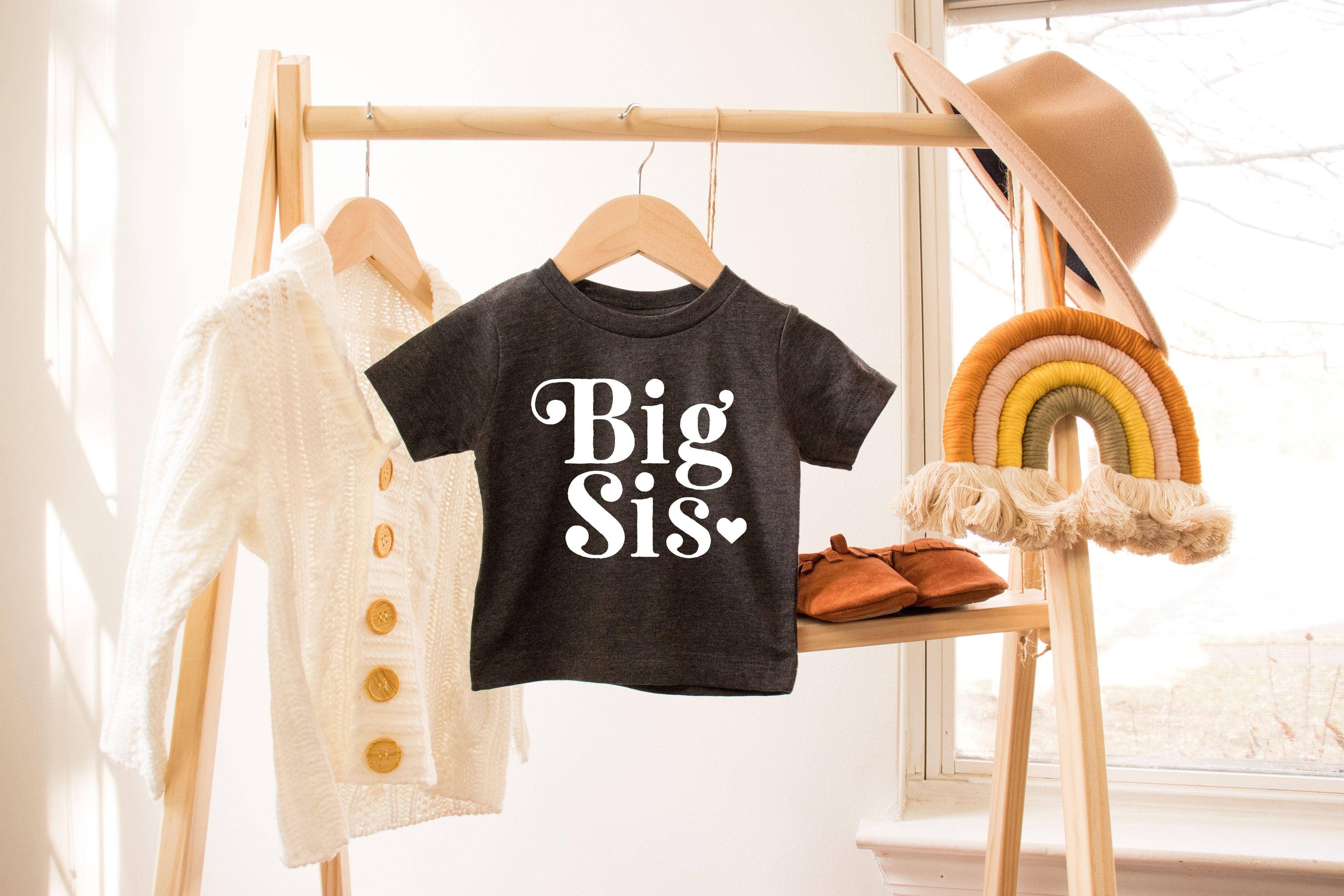 Verita Culture - Wholesale Screen Printed T-Shirt - Kids - Big sis Baby And Toddler Sister T-Shirt (Retro)4