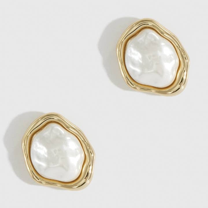 Orecchini a bottone in perle per la vendita all'ingrosso da parte di DRAE COLLECTION