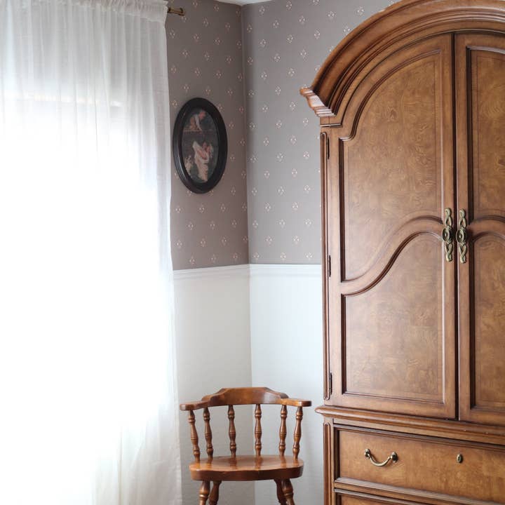 Carta da parati Wilson di Melissa Johnson Design per la vendita all'ingrosso da parte di Loomwell Home Goods