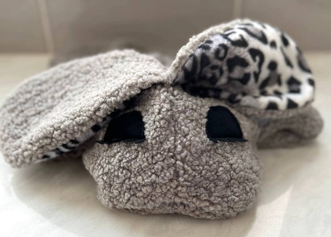 Whiskers 'n Paws Unique Pet Gifts, LLC - Vendita all'ingrosso Peluche - Cani - Franny Pet Nanny giocattolo con tasca per odore familiare0